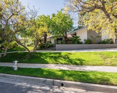 811 N Hillcrest Road - Photo Thumbnail 37