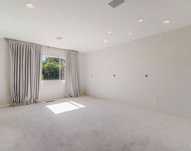 811 N Hillcrest Road - Photo Thumbnail 26
