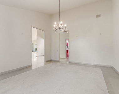 811 N Hillcrest Road - Photo Thumbnail 10