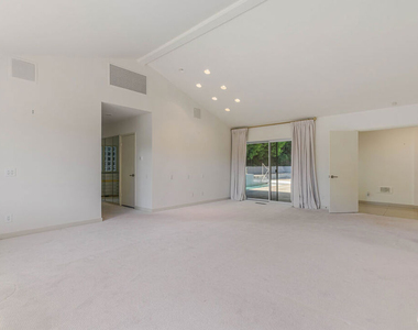 811 N Hillcrest Road - Photo Thumbnail 18