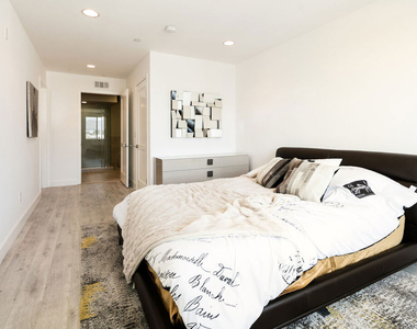 118 S Kenwood Street - Photo Thumbnail 14