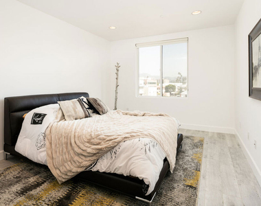 118 S Kenwood Street - Photo Thumbnail 13
