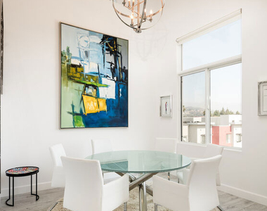 118 S Kenwood Street - Photo Thumbnail 2