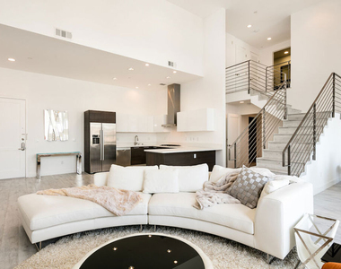 118 S Kenwood Street - Photo Thumbnail 4