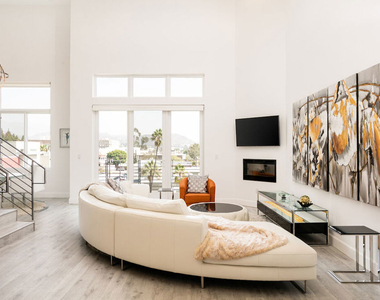 118 S Kenwood Street - Photo Thumbnail 5