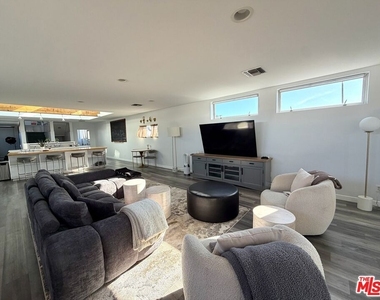 46 Rose Avenue - Photo Thumbnail 9
