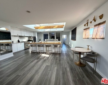 46 Rose Avenue - Photo Thumbnail 19