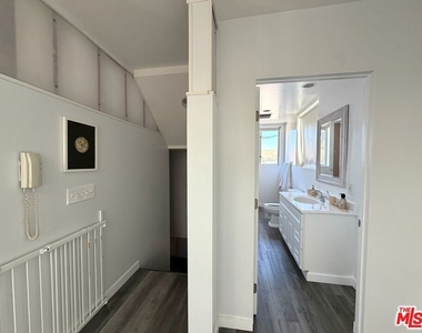 46 Rose Avenue - Photo Thumbnail 28