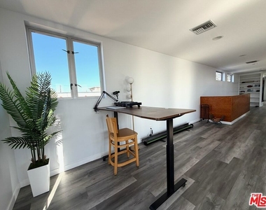 46 Rose Avenue - Photo Thumbnail 14