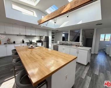46 Rose Avenue - Photo Thumbnail 22
