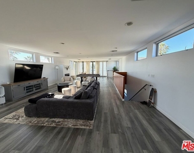 46 Rose Avenue - Photo Thumbnail 11