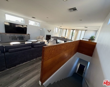 46 Rose Avenue - Photo Thumbnail 10