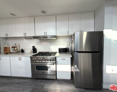46 Rose Avenue - Photo Thumbnail 24