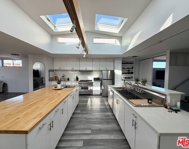 46 Rose Avenue - Photo Thumbnail 23
