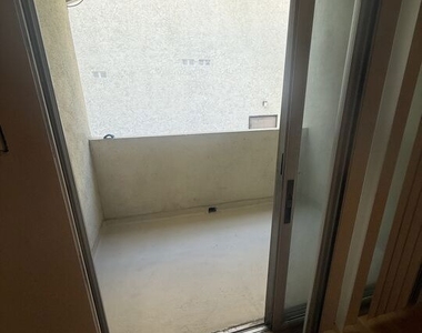 1166 Amherst Avenue - Photo Thumbnail 5