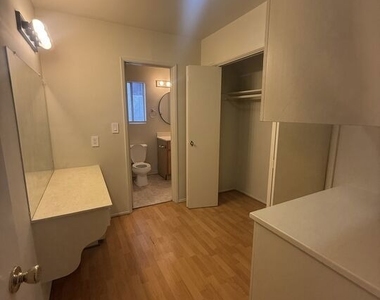 1166 Amherst Avenue - Photo Thumbnail 8