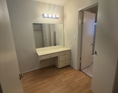1166 Amherst Avenue - Photo Thumbnail 7