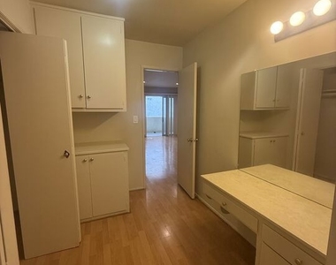 1166 Amherst Avenue - Photo Thumbnail 9