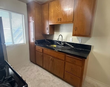 1166 Amherst Avenue - Photo Thumbnail 2