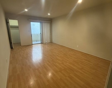 1166 Amherst Avenue - Photo Thumbnail 4