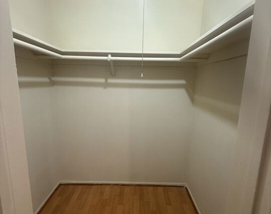1166 Amherst Avenue - Photo Thumbnail 6