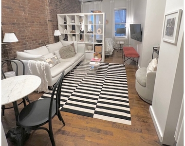 110 Thompson St - Photo Thumbnail 5