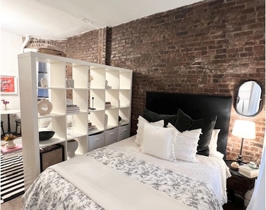 110 Thompson St - Photo Thumbnail 3