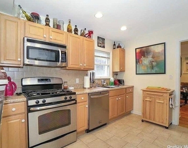 1012 Old Northern Boulevard - Photo Thumbnail 3
