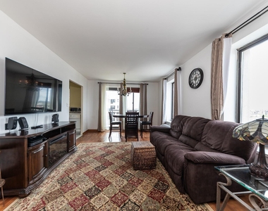 100 W Broadway - Photo Thumbnail 2