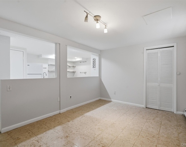 25 Woodland Terrace Court - Photo Thumbnail 13