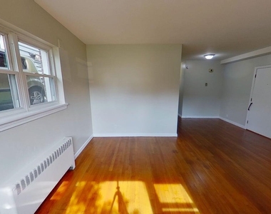 31 Parkwood Street - Photo Thumbnail 3