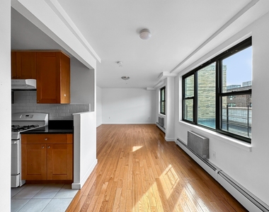 E 147th St - Photo Thumbnail 2