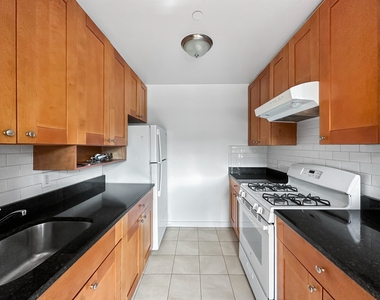E 147th St - Photo Thumbnail 3