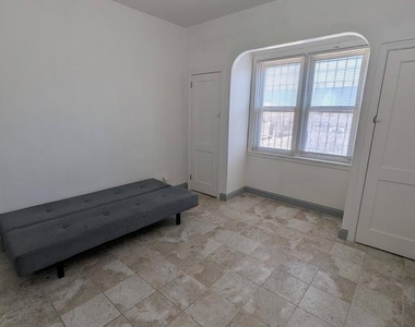 5205 N 5th Street - Photo Thumbnail 4