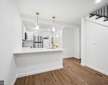 1702 N Stillman Street - Photo Thumbnail 2