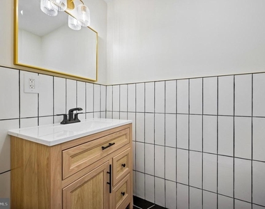1702 N Stillman Street - Photo Thumbnail 4
