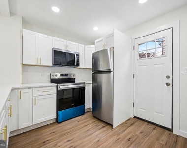 1702 N Stillman Street - Photo Thumbnail 3