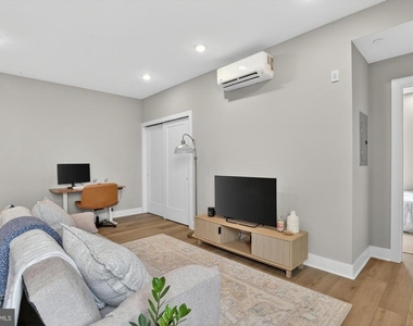 6712 Ridge Avenue - Photo Thumbnail 4