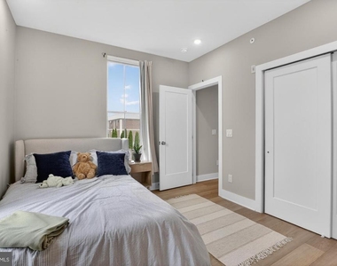 6712 Ridge Avenue - Photo Thumbnail 10