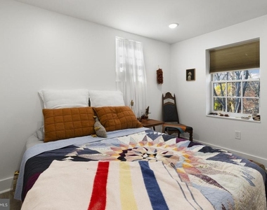 212 Catharine Street - Photo Thumbnail 13