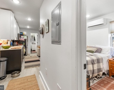 212 Catharine Street - Photo Thumbnail 8