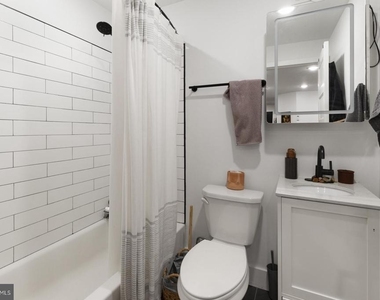212 Catharine Street - Photo Thumbnail 9