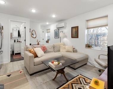 212 Catharine Street - Photo Thumbnail 1