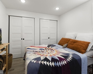 212 Catharine Street - Photo Thumbnail 12