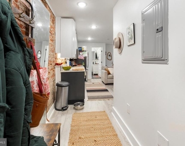 212 Catharine Street - Photo Thumbnail 6