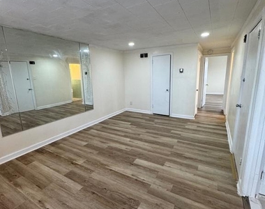 7972 Forrest Avenue - Photo Thumbnail 4