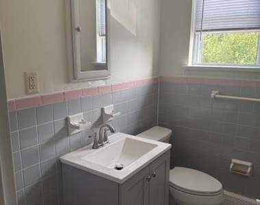901 E Pleasant Avenue - Photo Thumbnail 4