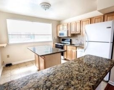 901 E Pleasant Avenue - Photo Thumbnail 2