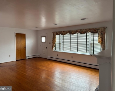 1018 Lancaster Pike - Photo Thumbnail 3