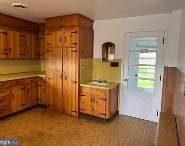 1018 Lancaster Pike - Photo Thumbnail 2